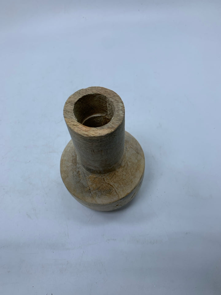 DISTRESSED WOOD VASE.