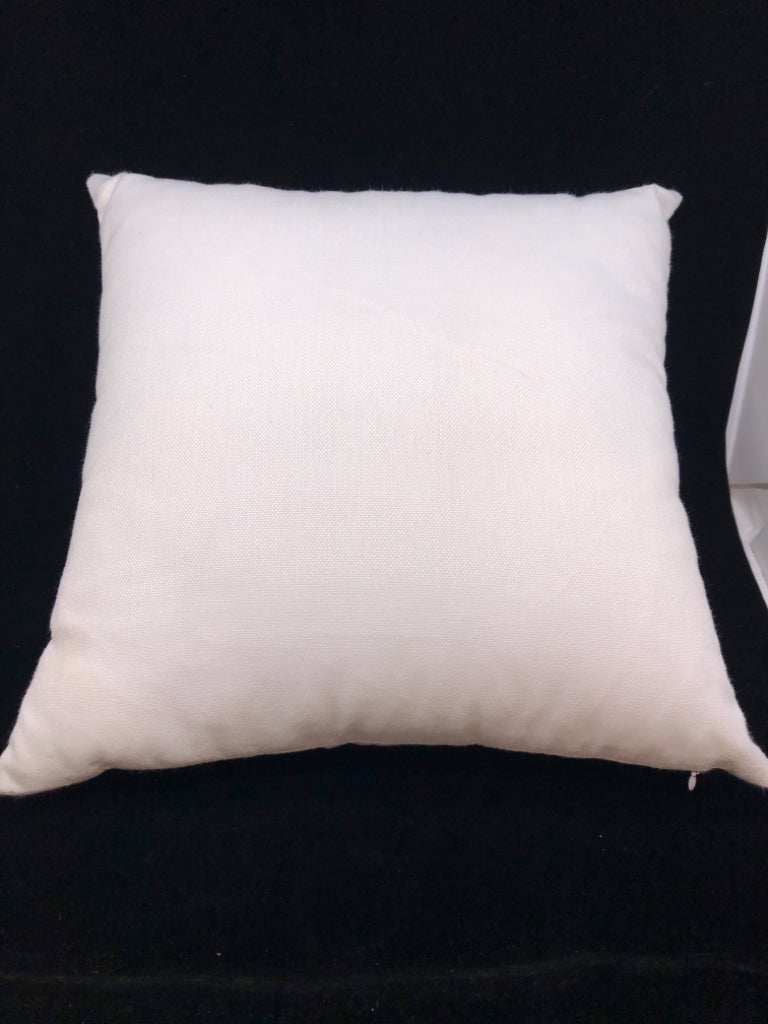 B&W LINE PILLOW.