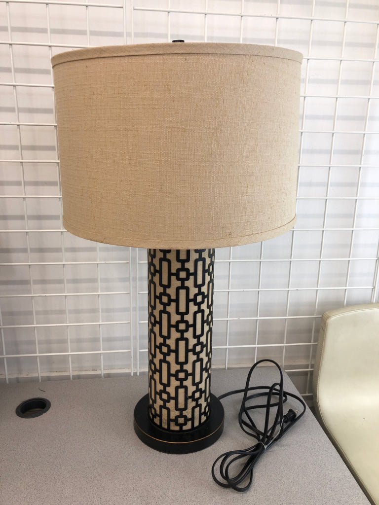 GEO SYMMETRIC FABRIC ACCENT LAMP.