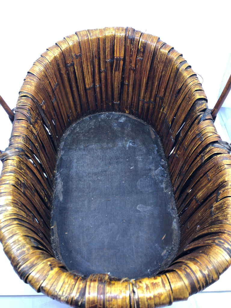 OVAL BROWN BAMBOO WOVEN BASKET W/ HANDLE.