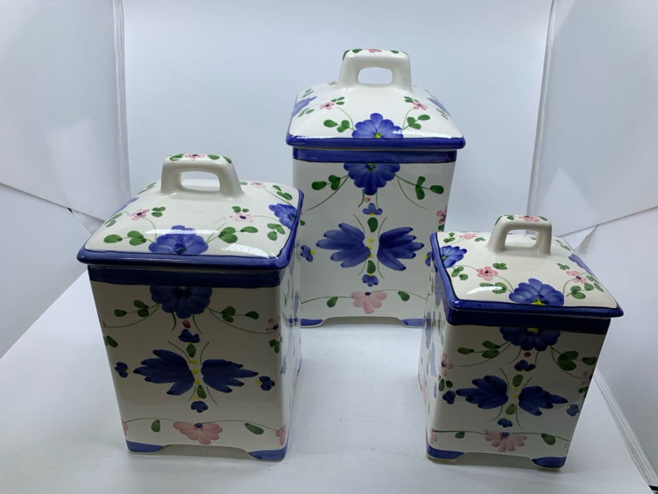 3 FOOTED CERAMIC W/ COBALT BLUE FLOWERS & SMALL PINK FLOWERS.
