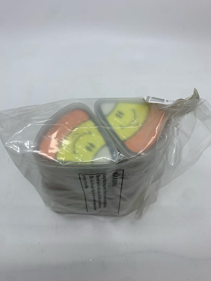 12 CANDY CORN SHAPED PLAYING CARDS.