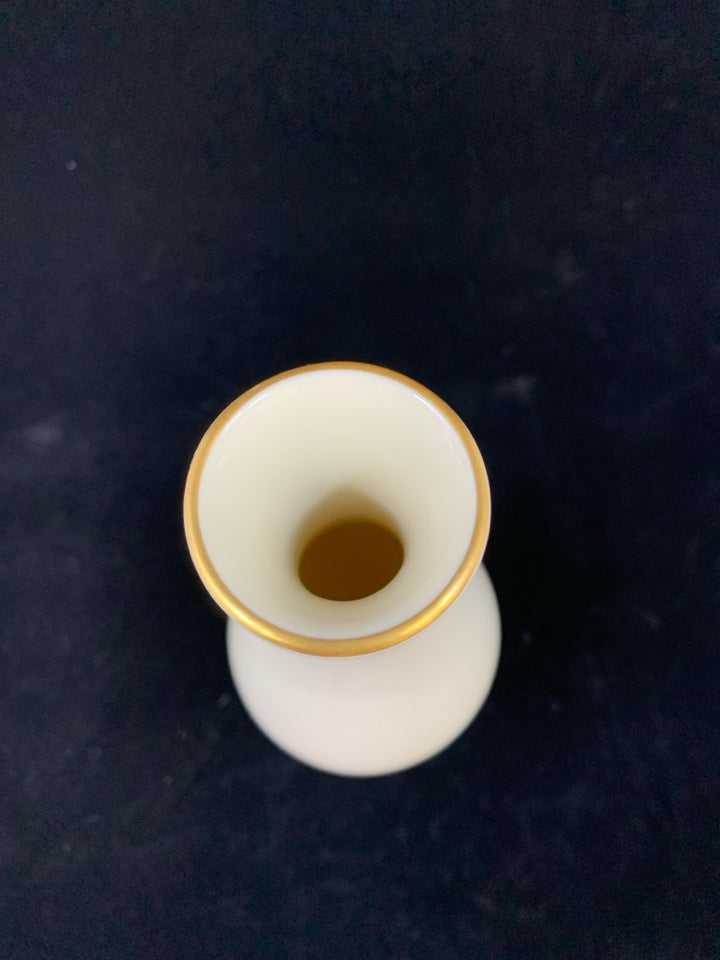 FOOTED PLAIN IVORY LENOX VASE W/ GOLD DETAILS.