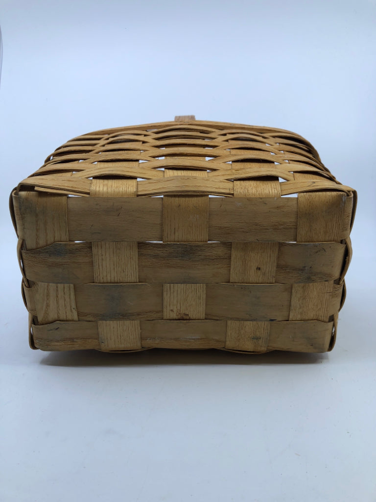 WIDE SLATS BASKET.