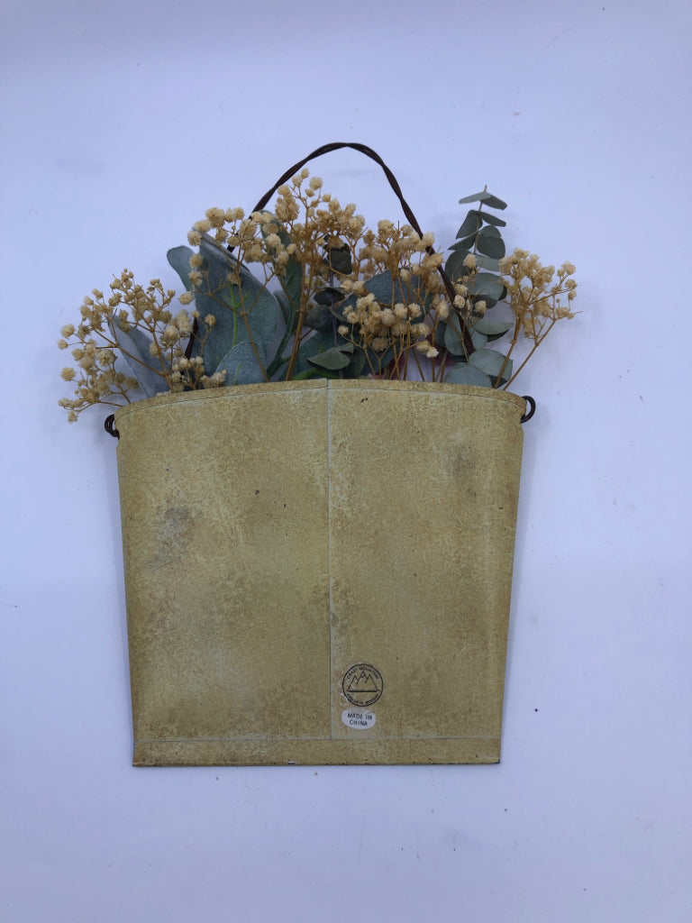 SMALL METAL WALL POCKET W/ PRIMITIVE HOUSE+SHEEP FAUX FLORAL BOUQUET.