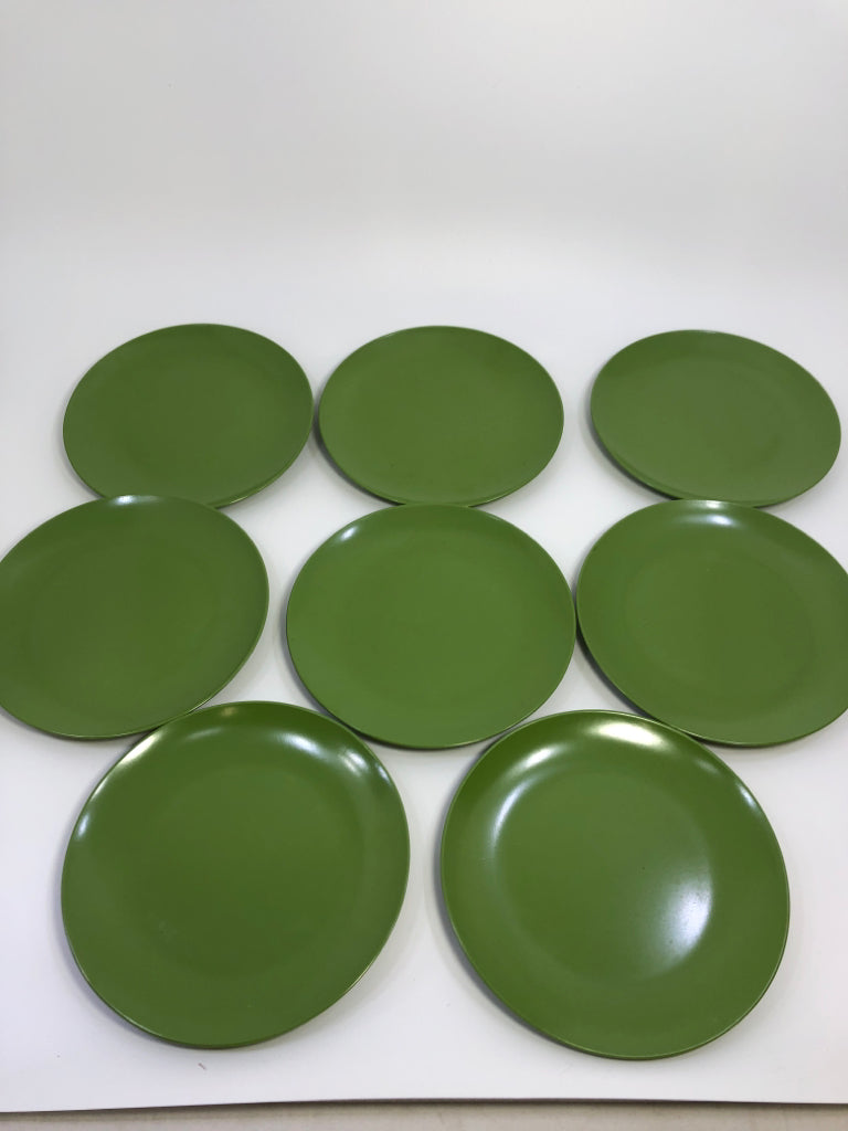 8 GREEN MELAMINE DESSERT PLATES.
