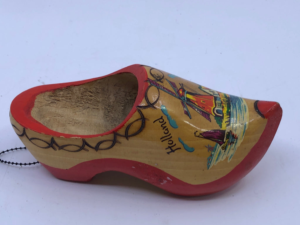 WOOD CARVED HOLLAND PAINTED CLOG.