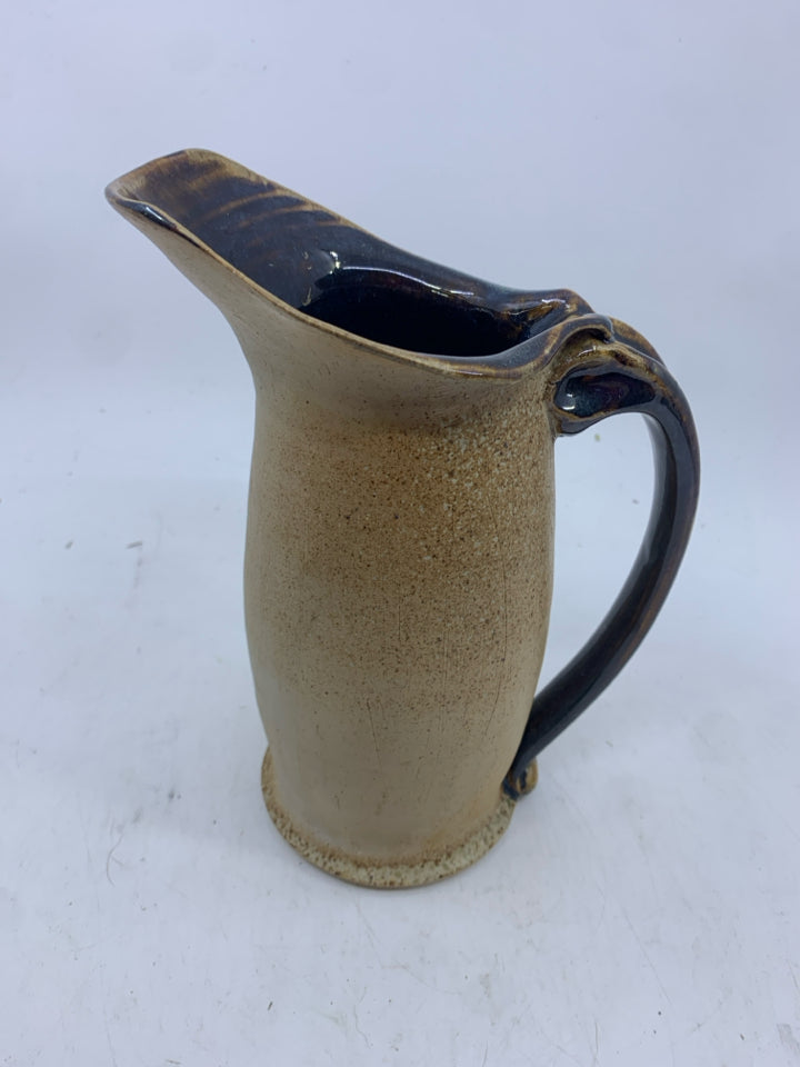 TAN/BROWN CERAMIC PITCHER.