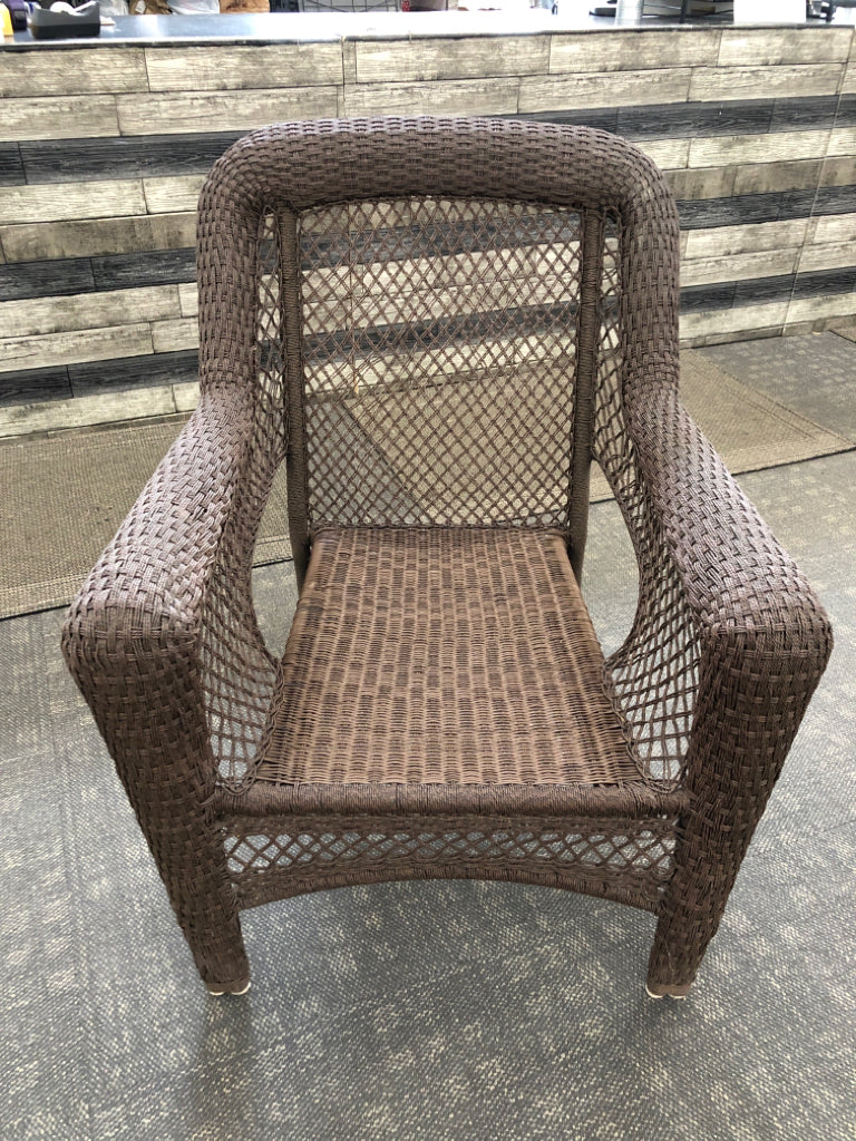 BROWN WICKER OUTDOOR CHAIR.