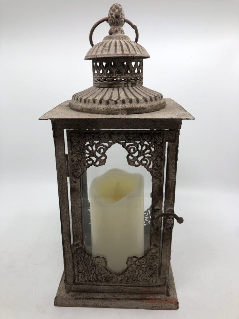 ORNATE DETAILED CANDLE LANTERN W/BATTERY OPERATED CANDLE.