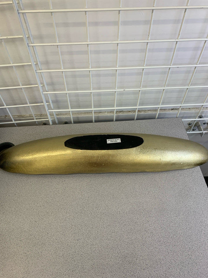 CERAMIC OBLONG CENTERPIECE GOLD BRUSHED OUTSIDE.