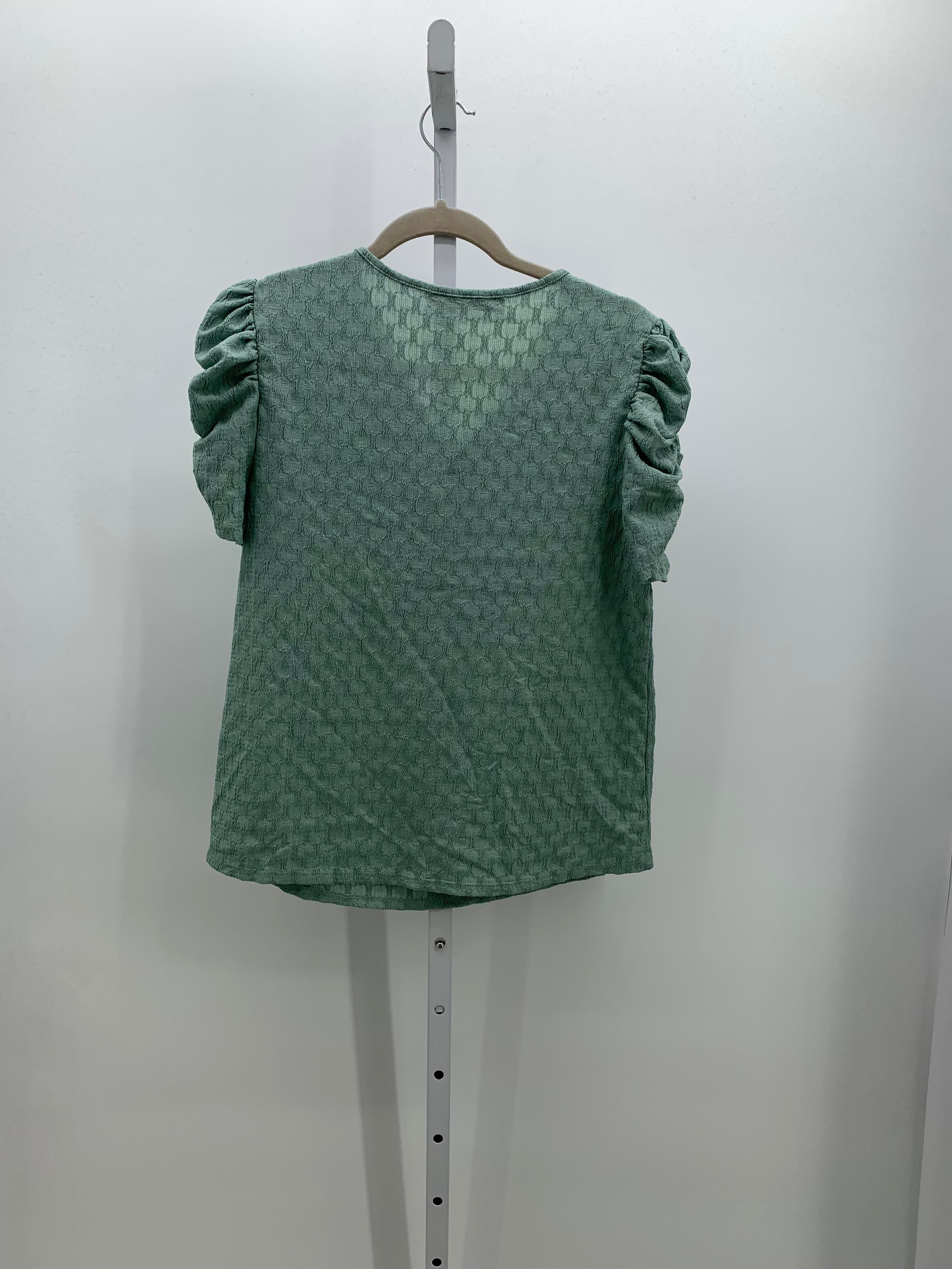 Love Scarlett Size Medium Misses Short Sleeve Shirt