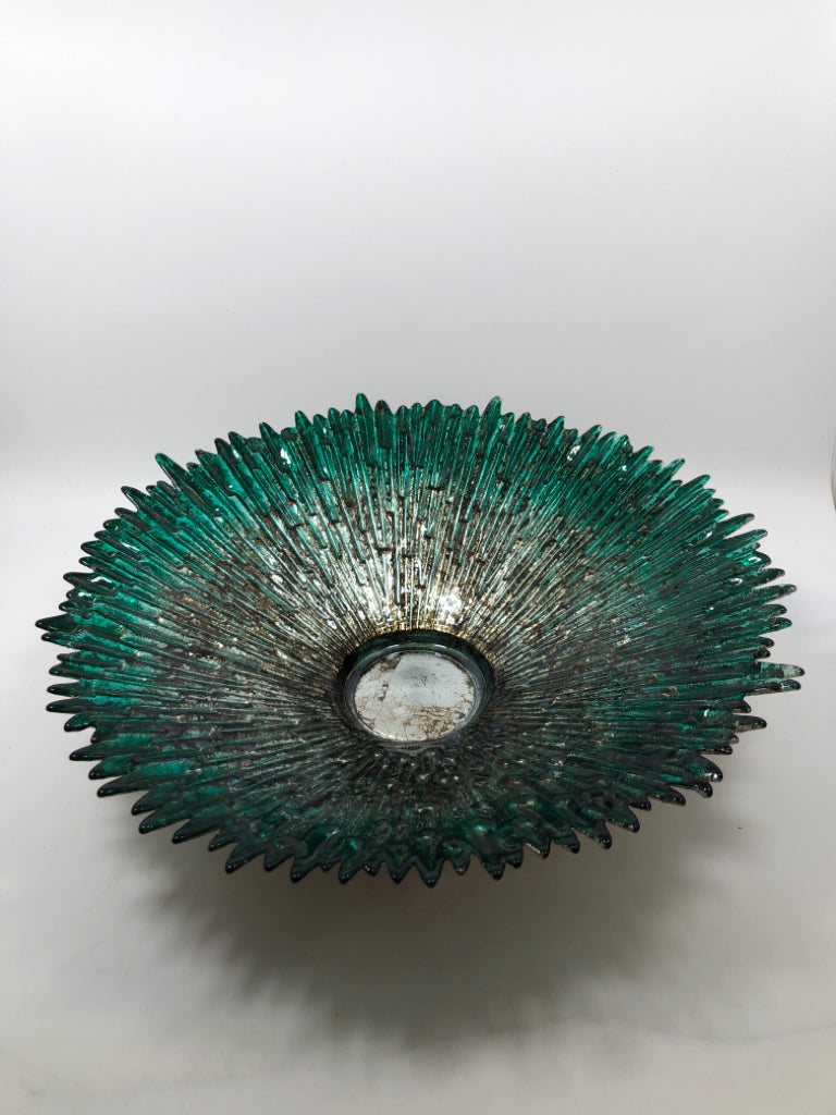 VTG PRESSED ICE CRYSTAL GLASS DECORATIVE BOWL.