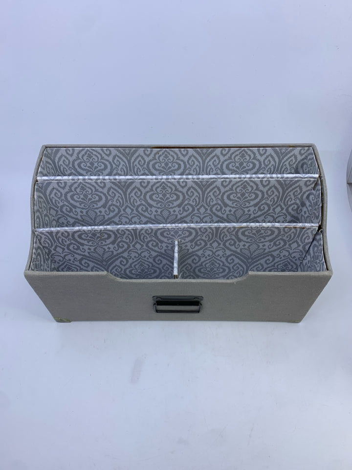 GREY FABRIC LETTER ORGANIZER.