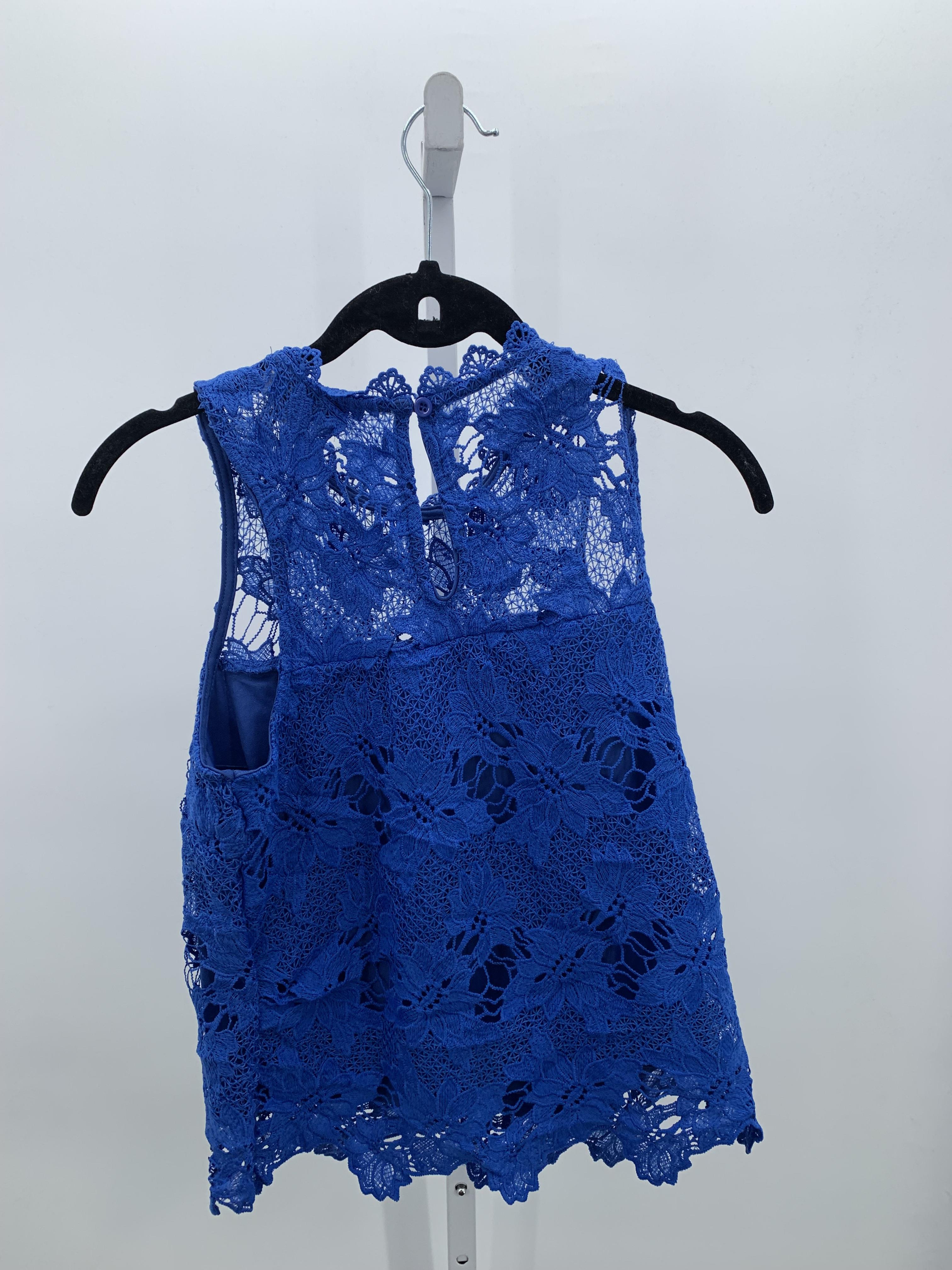 Size Medium Juniors Sleeveless Shirt