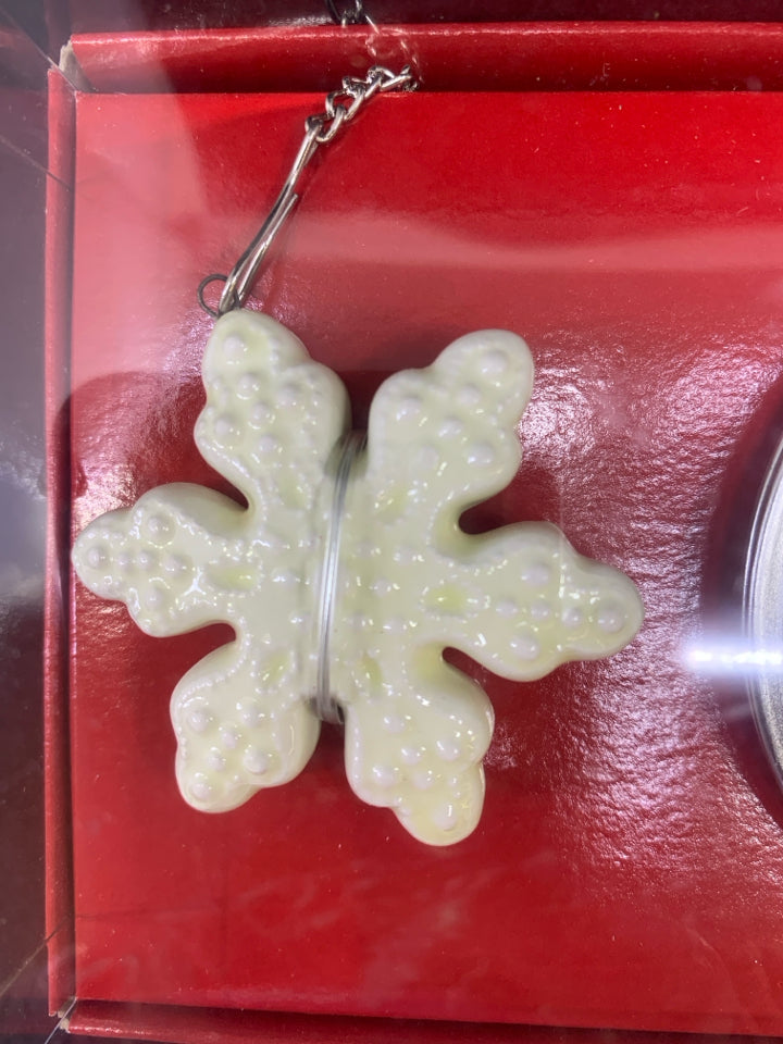 NIP SNOWFLAKE SPICE/ TEA BALL.