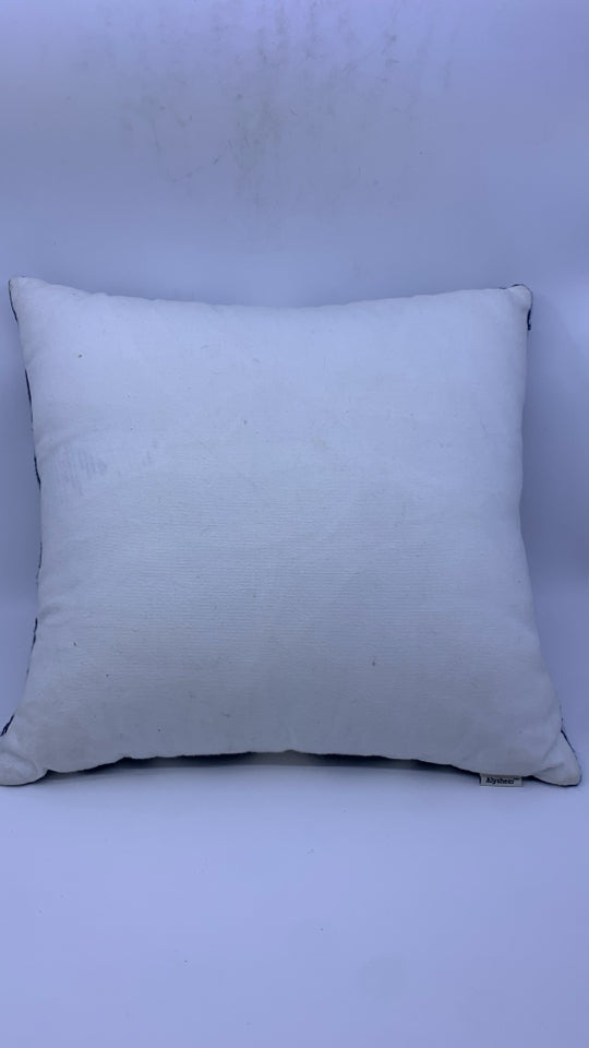 WHITE PILLOW W/ NAVY WOVEN PATTERN PILLOW ALYSHEER.