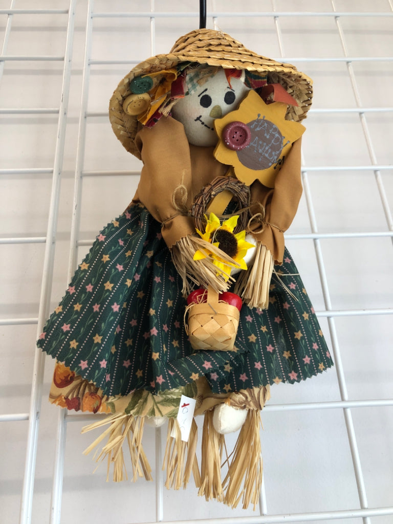 HAPPY AUTUMN FABRIC SCARECROW WALL HANGING.