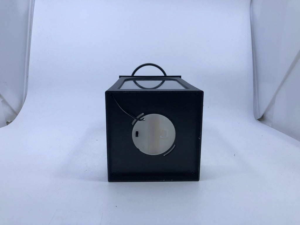 BLACK SOLAR POWERED LANTERN.
