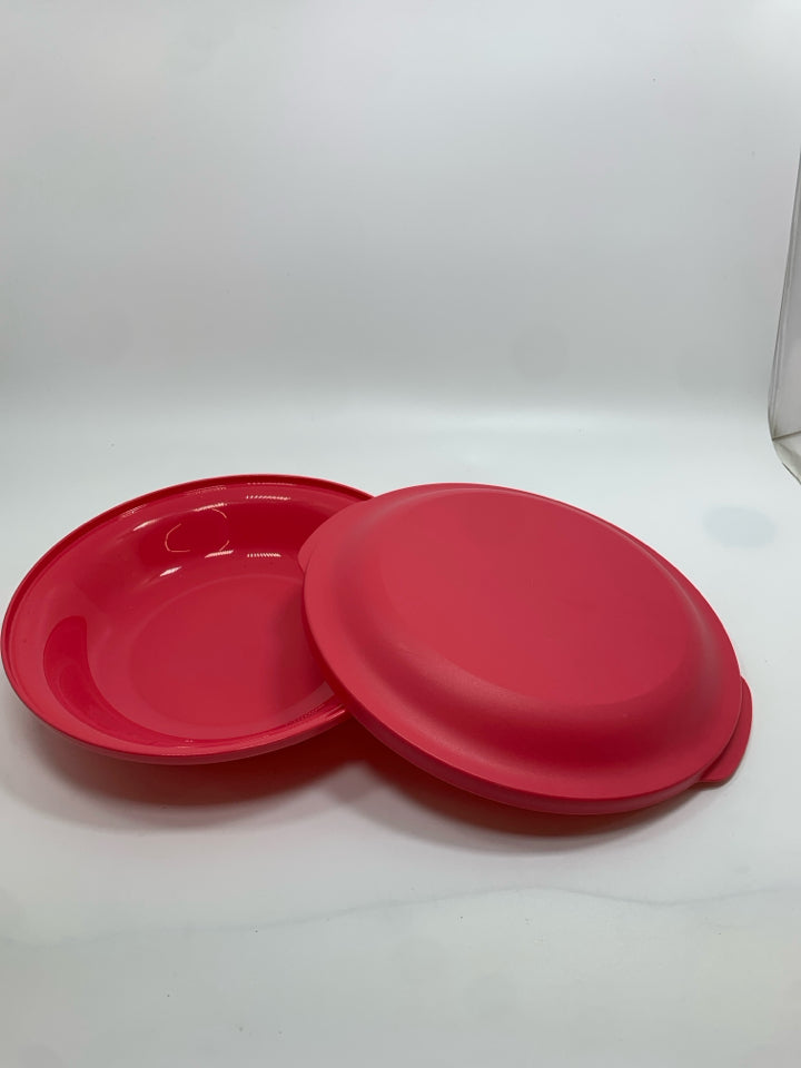 4 PINK TUPPERWARE PLATES W/AIRTIGHT LIDS.