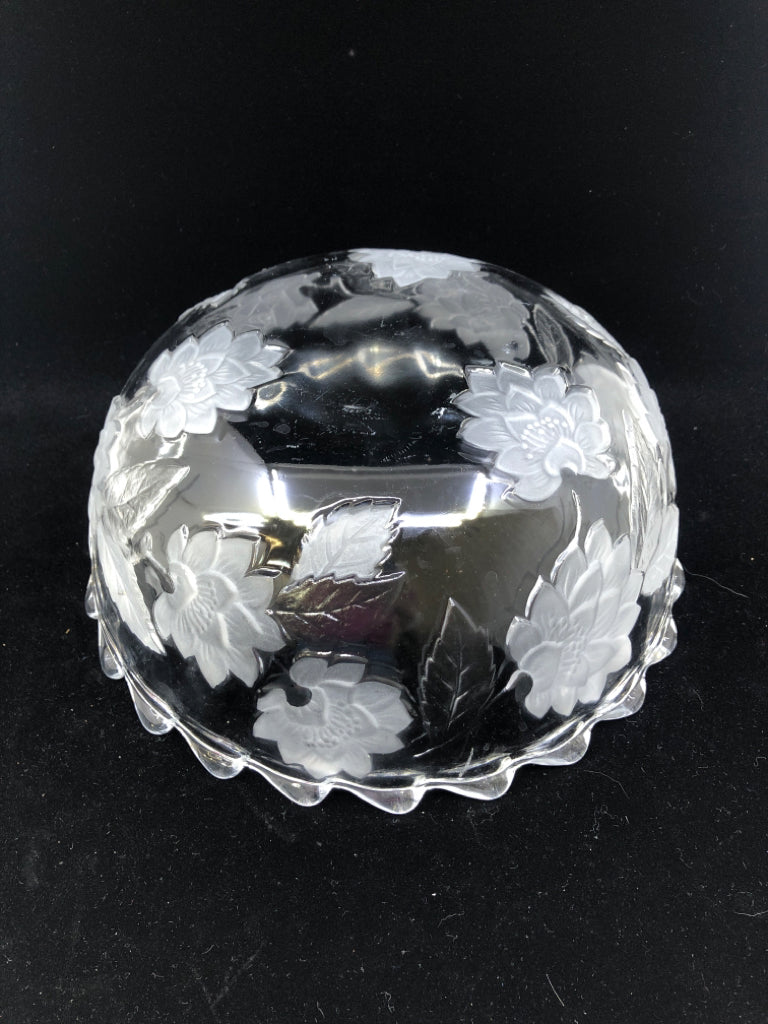 LARGE FROSTED FLOWERS GLASS BOWL.