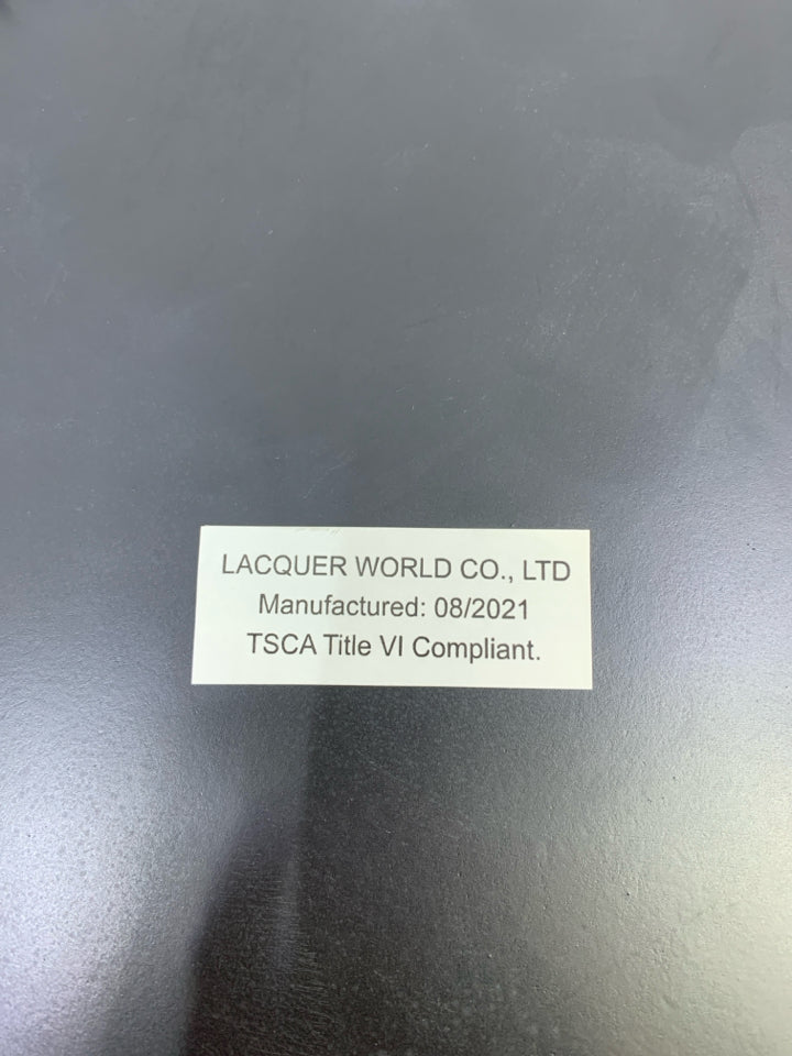 ROUND PEARLESCENT MIRROR.