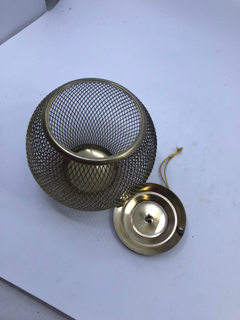 GOLD MESH ORNAMENT W REMOVABLE TOP.