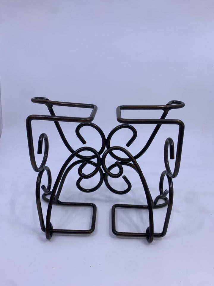 RAISED METAL NAPKIN HOLDER W/ SWIRLED ENDS & LATCH COVER.