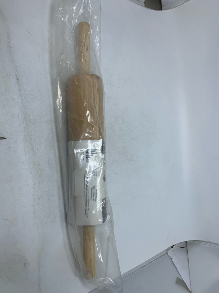 NIP CLASSIC WOOD ROLLING PIN.