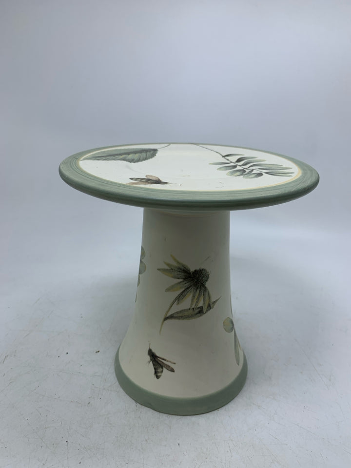 FOOTED NATUREWOOD PATTERN PILLAR CANDLE HOLDER.
