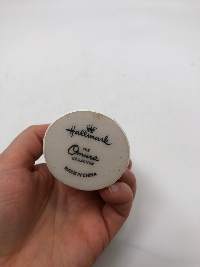 HALLMARK "GRANDMA" FIGURINE.