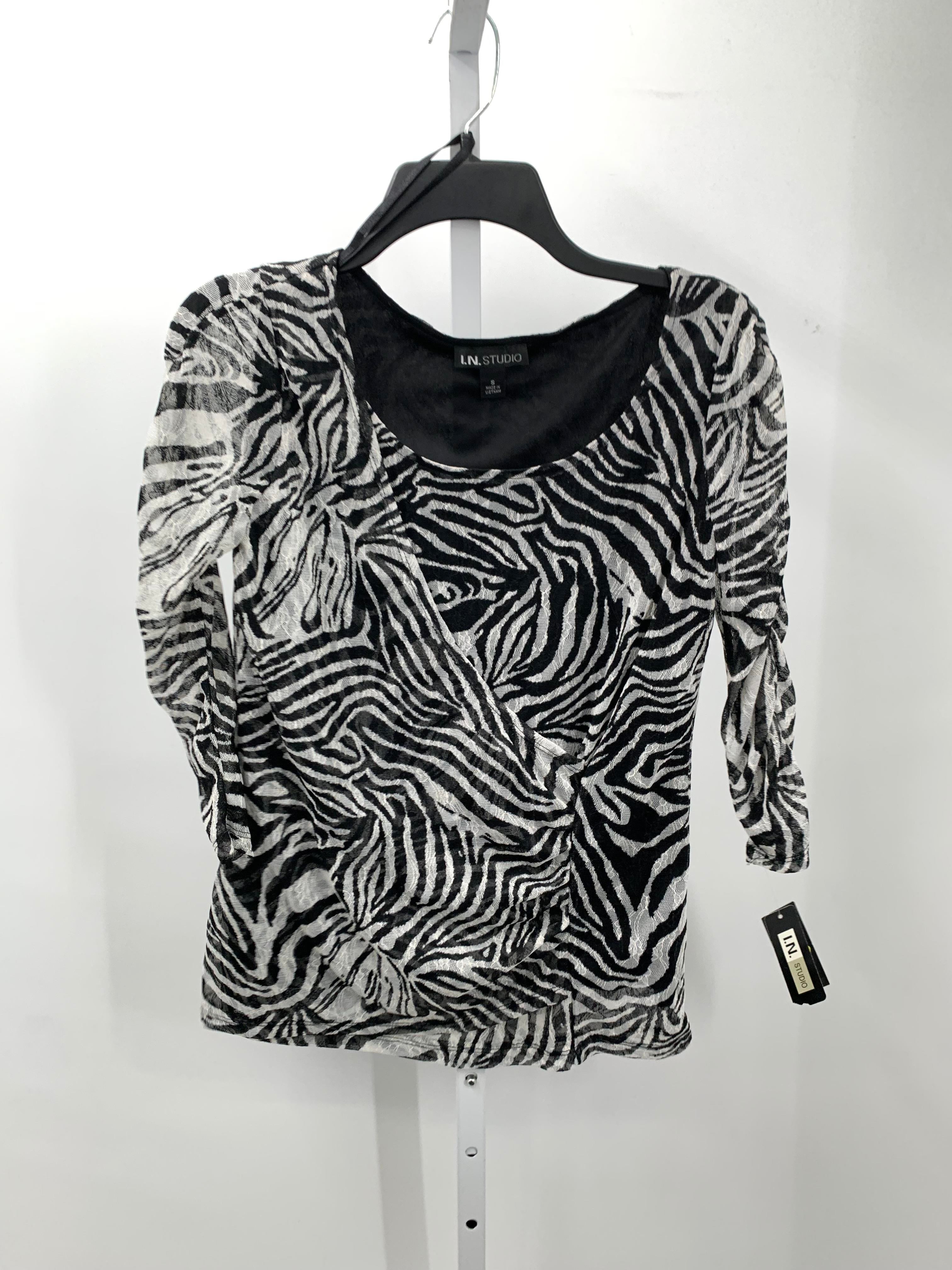 Size Small Misses 3/4 Sleeve Shirt