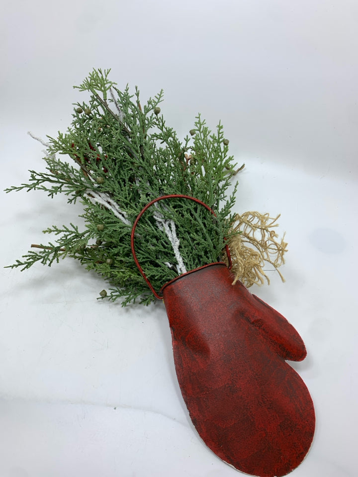 FAUX WINTER FOLIAGE IN RED METAL SPARKLY MITTEN WALL HANGING.
