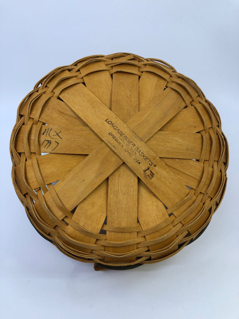 1997 MED SIZE GREEN ACCENT ROUND BASKET W LEATHER HANDLES.