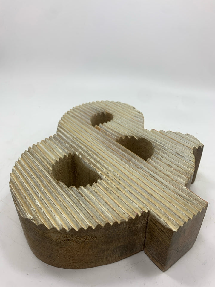 '&' CARVED LINES WOOD BLOCK SIGN.