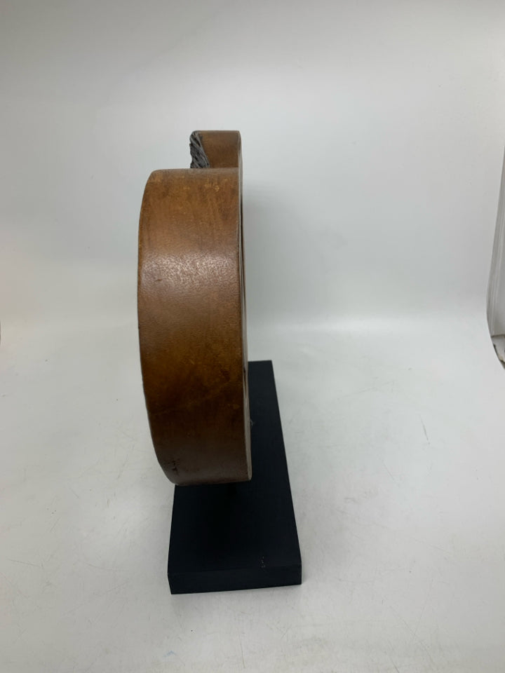 DOUBLE WOOD RING W/ BLACK BASE DECOR.