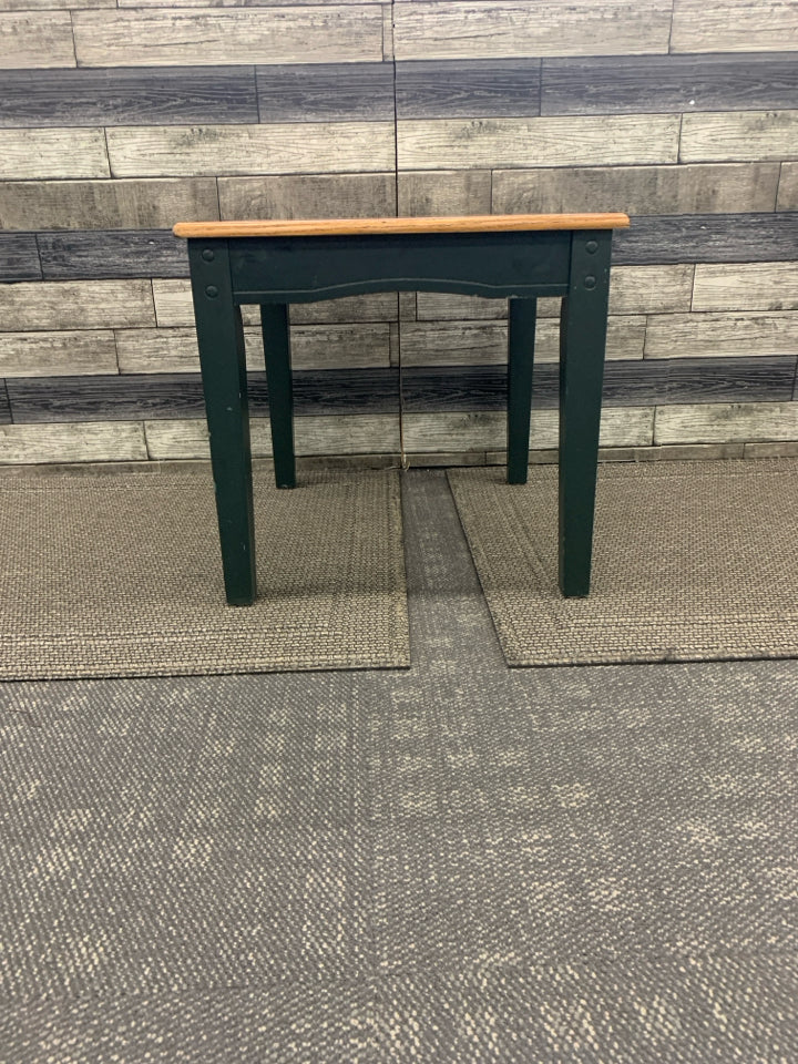 SMALL WOOD TOP SIDE TABLE W/ GREEN LEGS.