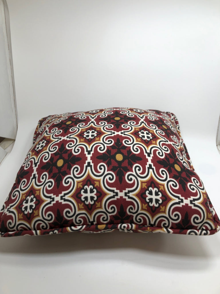 RED & GOLD ACCENT PILLOW.