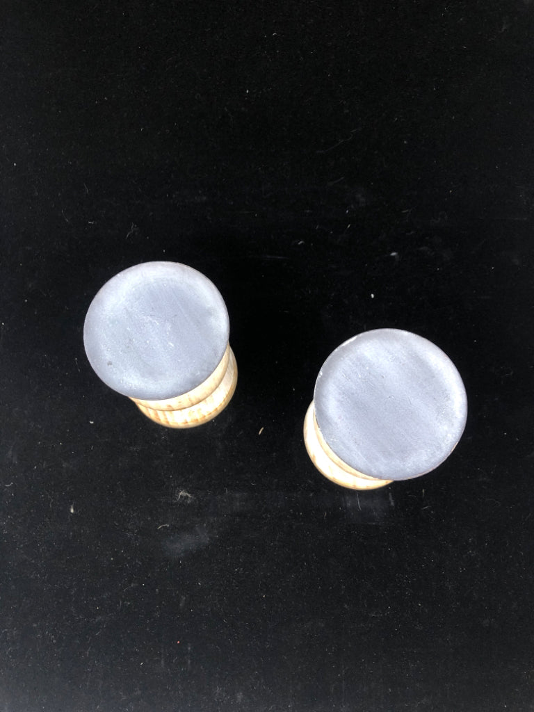 2PC WOOD BALL PILLAR CANDLE HOLDERS.