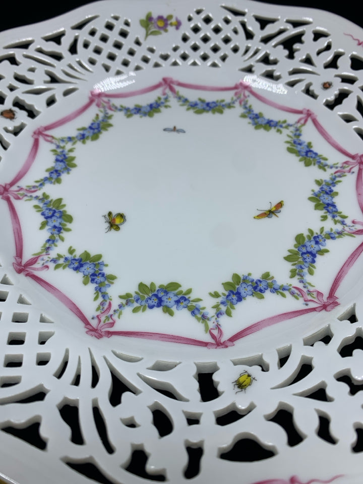 OSCAR DE LA RENTA ENGLISH GARDEN CAKE STAND.