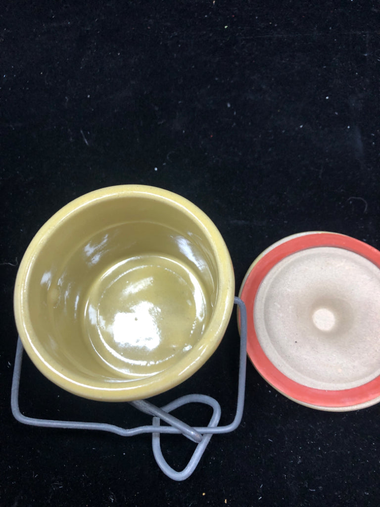 VTG YELLOW CERAMIC CHEESE CROCK LOCKING LID.
