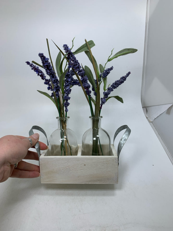 WHITE TRAY W/ 2 VASES PURPLE FAUX FLOWERS.
