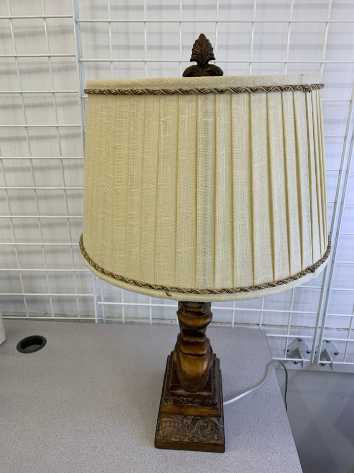 BROWN LEAVES FLEUR DE LIS LAMP W CREAM SHADE.