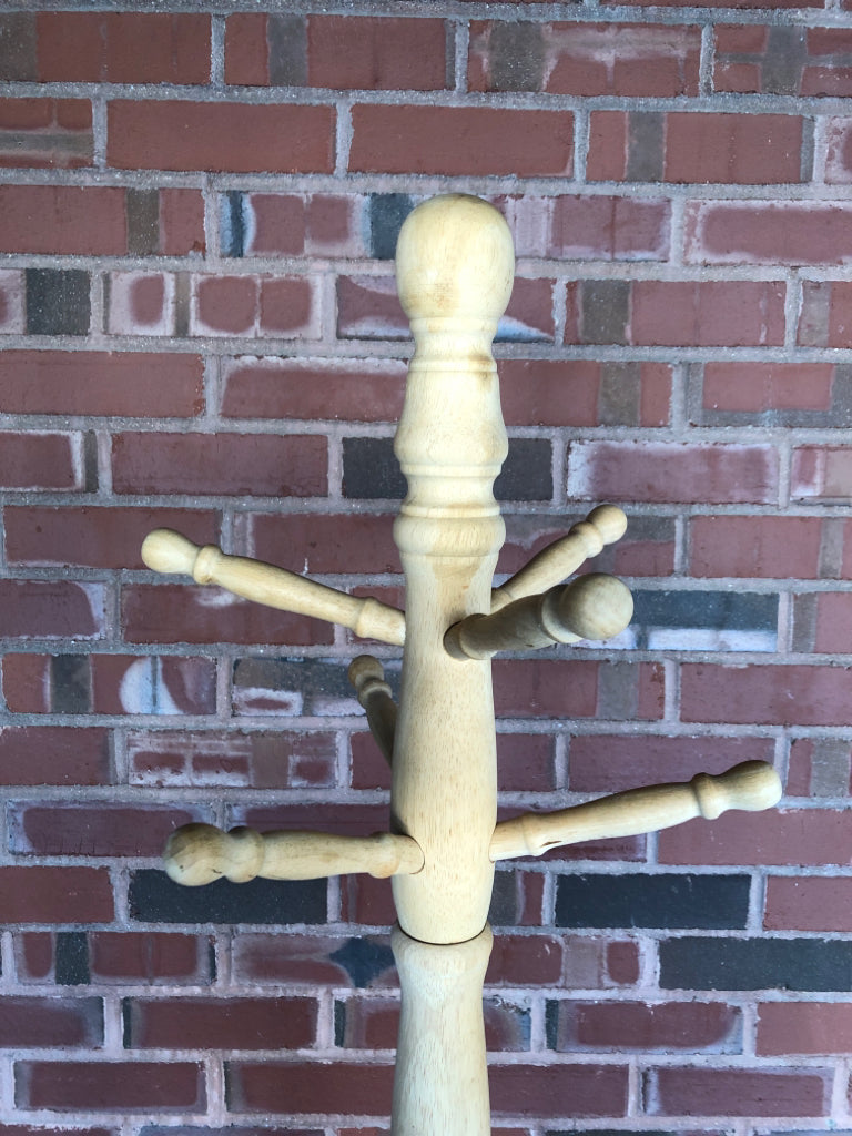 BLONDE WOOD COAT RACK W/SPINNING HOOKS.