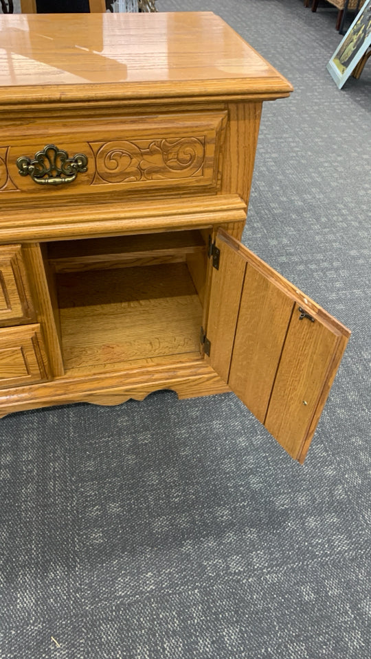 CARVED OAK SIDEBOARD CABINET W/4 DRAWERS+2 CABINETS.
