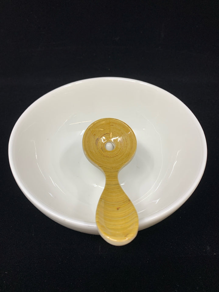 WHITE CERAMIC OLIVE DISH W/SPOON.