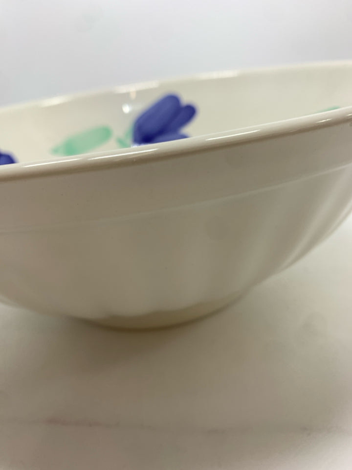 VTG HAND PAINTED BLUE & GREEN FLOWER CERAMIC BOWL.