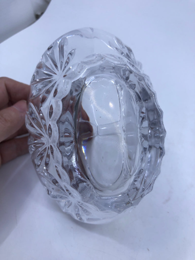 ETCHED CLEAR GLASS BASKET SHAPED DISH.