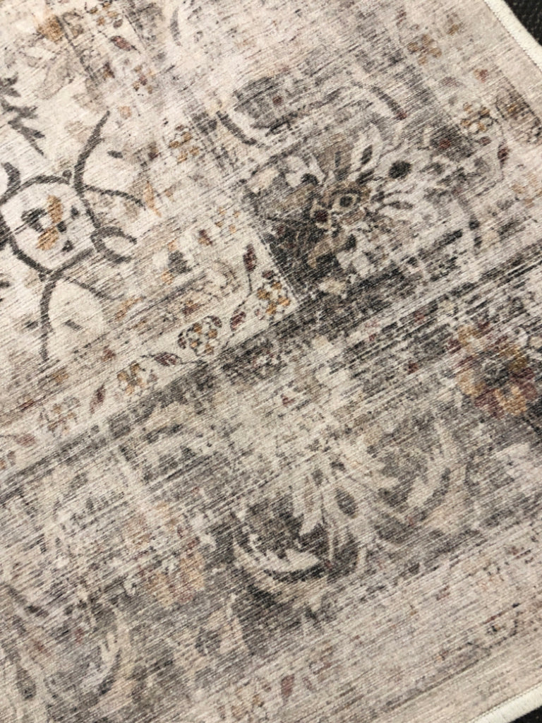 DISTRESSED CREAM WASHABLE RUGGABLE RUG.