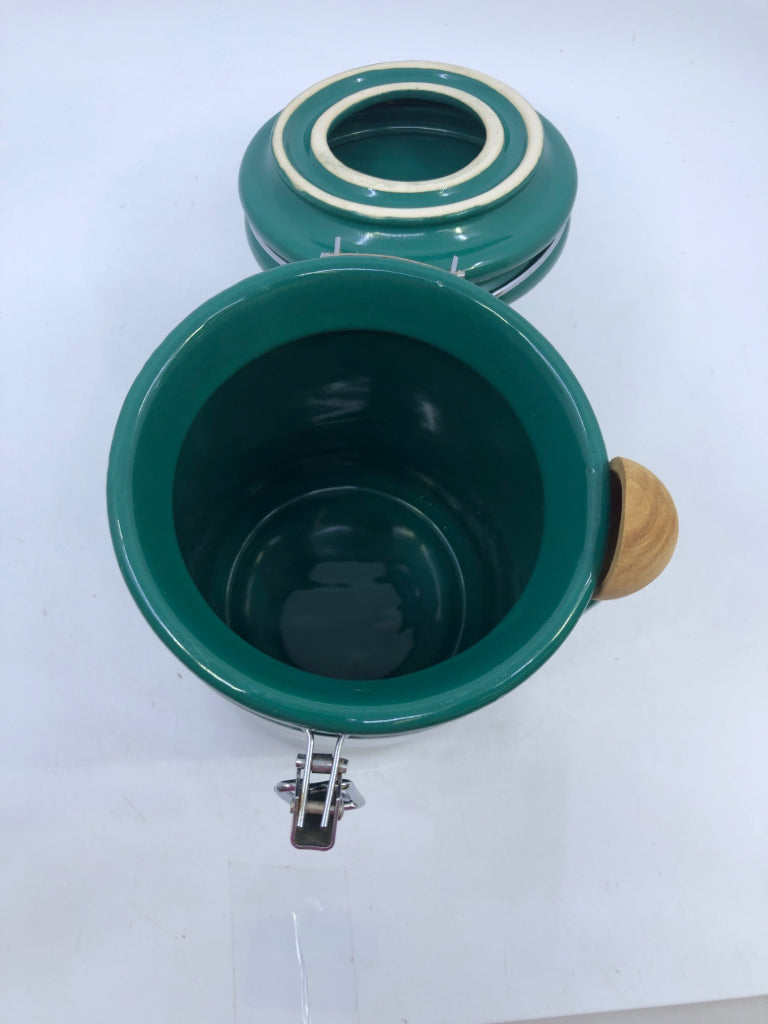 4PC BRIGHT GREEN CANISTERS W SPOONS.